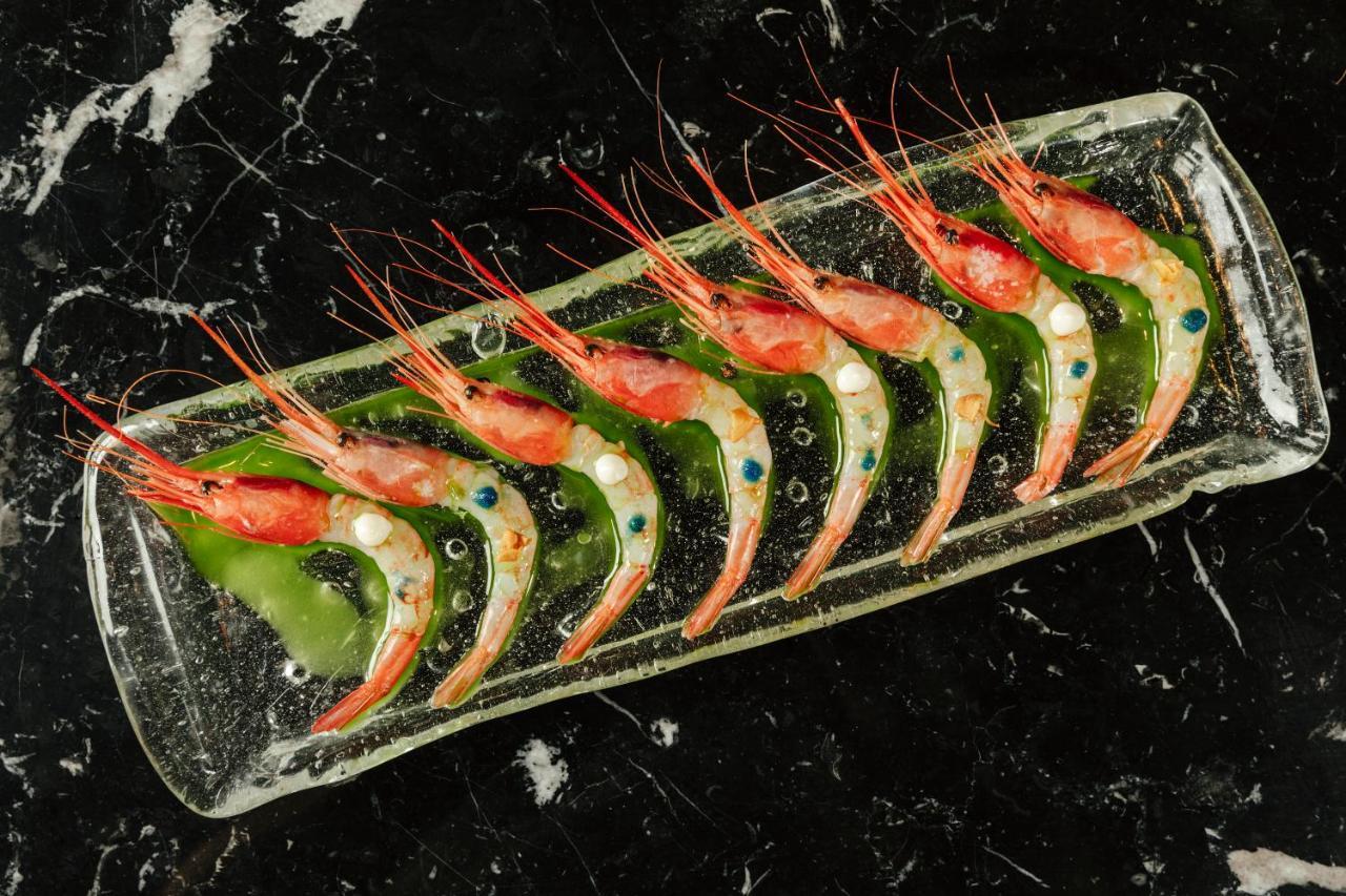 Radisson Collection Hotel, Magdalena Plaza Sevilla Eksteriør bilde Shrimp sashimi