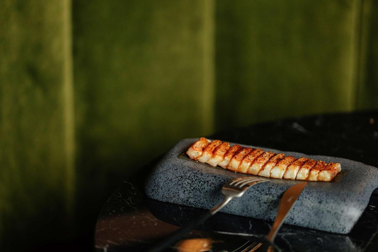 Radisson Collection Hotel, Magdalena Plaza Sevilla Eksteriør bilde Grilled unagi