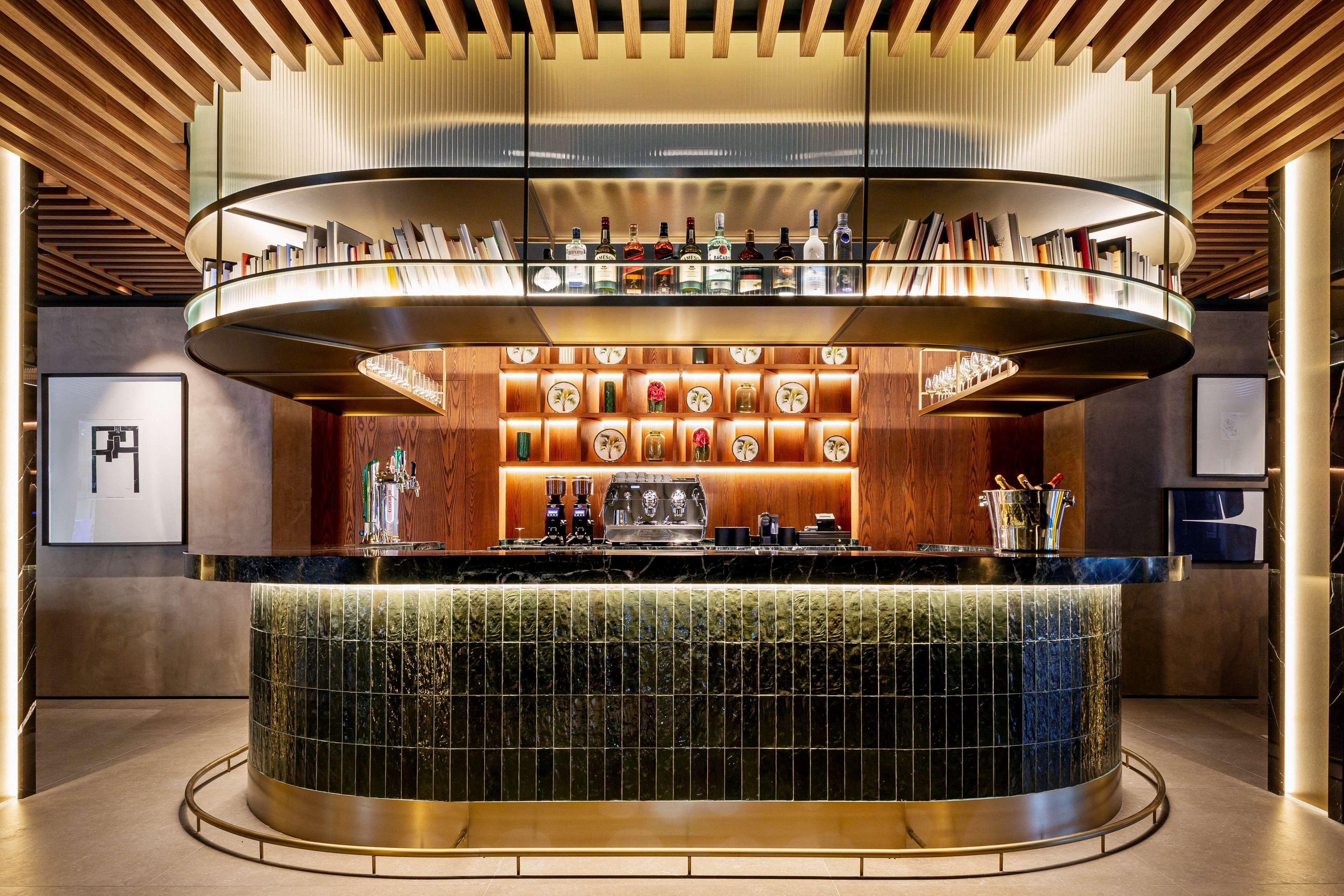 Radisson Collection Hotel, Magdalena Plaza Sevilla Eksteriør bilde The bar at the 1906 Lounge