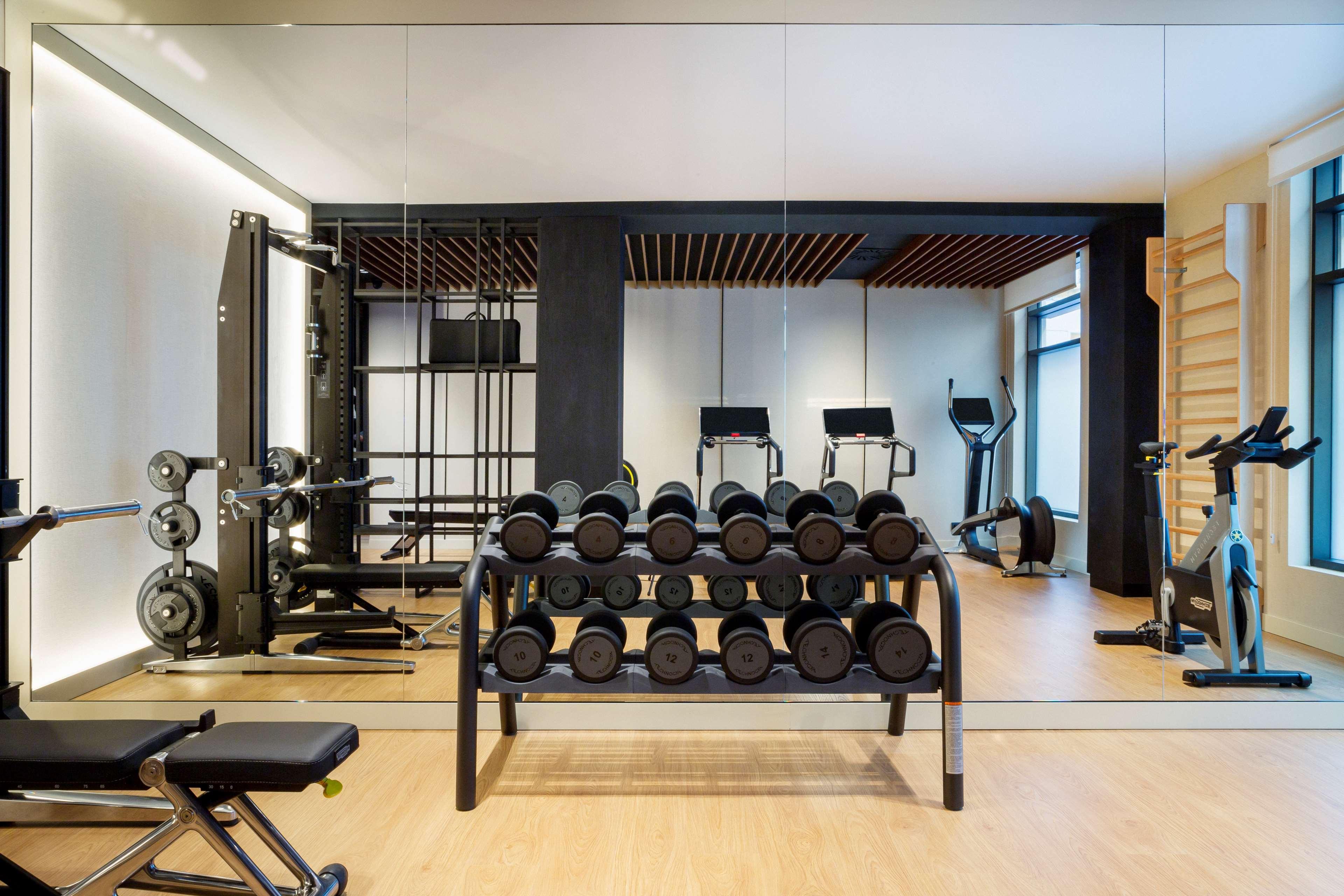 Radisson Collection Hotel, Magdalena Plaza Sevilla Eksteriør bilde The gym at the hotel