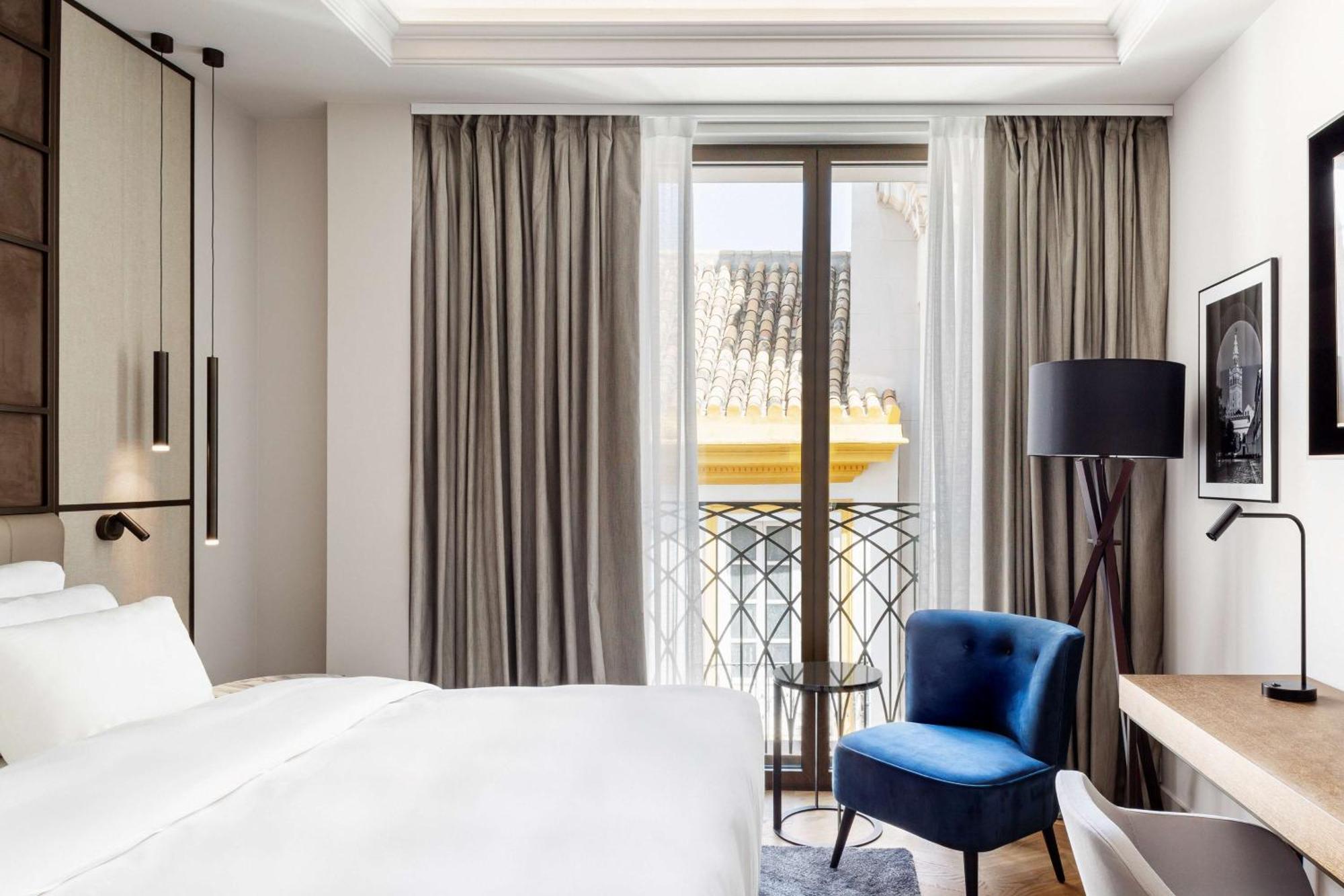 Radisson Collection Hotel, Magdalena Plaza Sevilla Eksteriør bilde Deluxe room